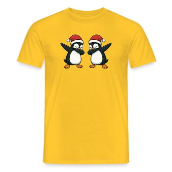 Zwei Pinguine dabben im Weihnachtslook - Männer T-Shirt - Gelb - Vorne - AI Model Male 178 dark (178cm)