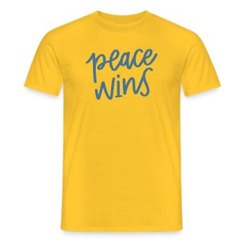 La paix remporte le lettrage à la main - T-shirt homme - jaune - Devant - AI Model Male 178 dark (178cm)