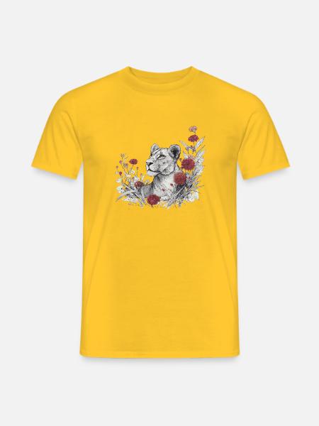 Löwin mit Blumen – Kraftvolles Frauenpower Motiv - Männer T-Shirt - Gelb