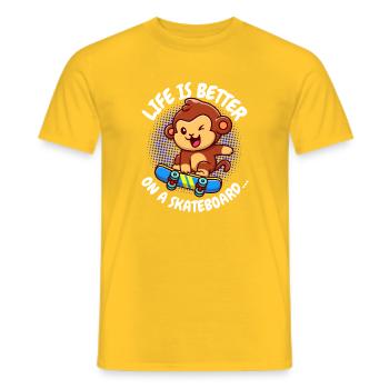 La vie est meilleure Skateboard Monkey Monkey - T-shirt homme - jaune - Devant - AI Model Male 178 dark (178cm)