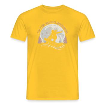 Juste une fille qui aime le snowboard - T-shirt homme - jaune - Devant - AI Model Male 178 dark (178cm)