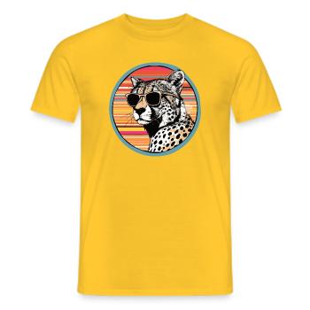 Guépard avec des lunettes de soleil rétro - T-shirt homme - jaune - Devant - AI Model Male 178 dark (178cm)