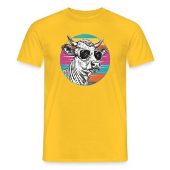 Kuh im Retro Neon-Look mit Sonnenbrille - Männer T-Shirt - Gelb - Vorne - AI Model Male 178 dark (178cm)