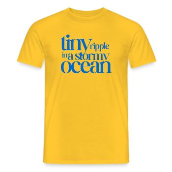 Tiny ripple in a stormy ocean - Männer T-Shirt - Gelb - Vorne - AI Model Male 178 dark (178cm)