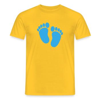 Pieds de bébé - T-shirt homme - jaune - Devant - AI Model Male 178 dark (178cm)