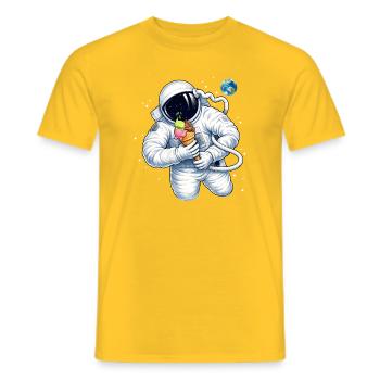 Astronaut mit Eiscreme im Weltall  - Männer T-Shirt - Gelb - Vorne - AI Model Male 178 dark (178cm)