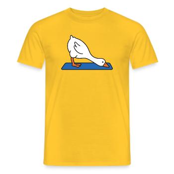 Baissez-vous en mode étirement sur le yoga sur le tapis - T-shirt homme - jaune - Devant - AI Model Male 178 dark (178cm)