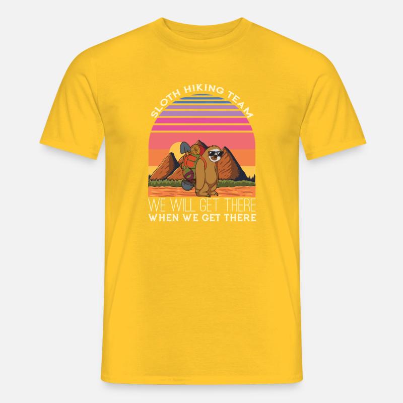 Sloth Hiking Team We Will Get There - Männer T-Shirt - Gelb