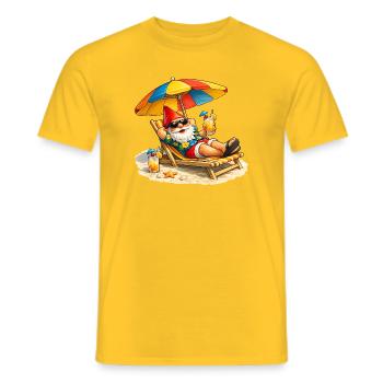 Nain de jardin en vacances à la plage sous un parasol - T-shirt homme - jaune - Devant - AI Model Male 178 dark (178cm)