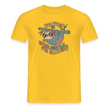 Sieste de paresseux de la jungle - T-shirt homme - jaune - Devant - AI Model Male 178 dark (178cm)