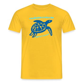 Meeresruf Schildkröten-Design - Männer T-Shirt - Gelb - Vorne - AI Model Male 178 dark (178cm)