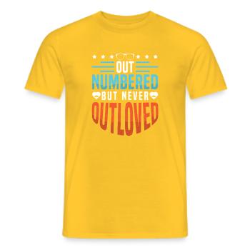 Dad father of three girls daughters - Men's T-Shirt - yellow - Front - AI Model Male 178 dark (178cm)