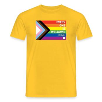 Progress Pride Flag – Everyone Is Welcome Here  - Männer T-Shirt - Gelb - Vorne - AI Model Male 178 dark (178cm)