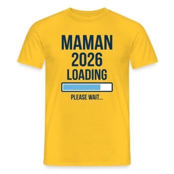 Maman 2026 Loading Annonce Grossesse - T-shirt homme - jaune - Devant - AI Model Male 178 dark (178cm)
