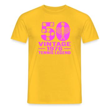 Tennis 50. Geburtstag 1976, Shirt, Hoodie, Shorts - Männer T-Shirt - Gelb - Vorne - AI Model Male 178 dark (178cm)