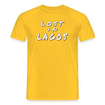 Lost in Lagos – Algarve Design - T-shirt homme - jaune - Devant - AI Model Male 178 dark (178cm)