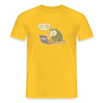 Confused rat at laptop while working - Men's T-Shirt - yellow - Front - AI Model Male 178 dark (178cm)