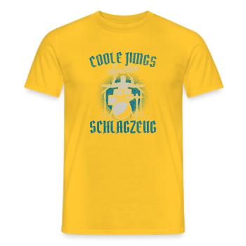 Coole Jungs spielen Schlagzeug / Musik, Instrument - Männer T-Shirt - Gelb - Vorne - AI Model Male 178 dark (178cm)