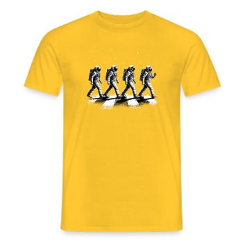 Exploration spatiale des astronautes marchants - T-shirt homme - jaune - Devant - AI Model Male 178 dark (178cm)
