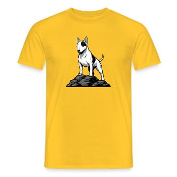Bullterrier-Hund auf Felsbild weißer Fleck - Männer T-Shirt - Gelb - Vorne - AI Model Male 178 dark (178cm)