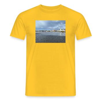 Panorama hivernal de Reykjavik - T-shirt homme - jaune - Devant - AI Model Male 178 dark (178cm)