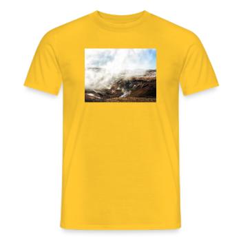 Magnifique paysage bruyeux - T-shirt homme - jaune - Devant - AI Model Male 178 dark (178cm)