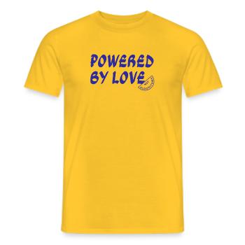 Propulsés par l’amour, pas par des algorithmes - T-shirt homme - jaune - Devant - AI Model Male 178 dark (178cm)