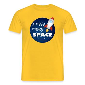 Weltraumrakete in einem blauen Kreis Abbildung - Männer T-Shirt - Gelb - Vorne - AI Model Male 178 dark (178cm)