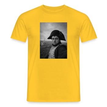 Napoleon-Selfie - Männer T-Shirt - Gelb - Vorne - AI Model Male 178 dark (178cm)