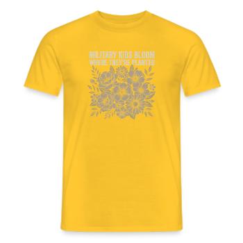 Militärkinder blühen dort auf, wo sie gepflanzt si - Männer T-Shirt - Gelb - Vorne - AI Model Male 178 dark (178cm)