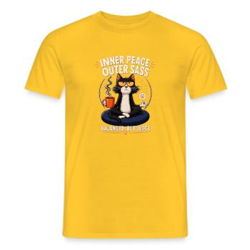 Paix intérieure Chat Sass extérieur - T-shirt homme - jaune - Devant - AI Model Male 178 dark (178cm)