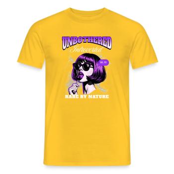 Introvert unbothered  - Männer T-Shirt - Gelb - Vorne - AI Model Male 178 dark (178cm)