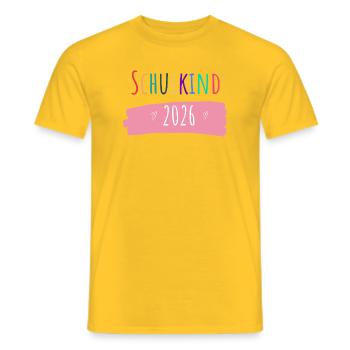 Schulkind 2026 - Männer T-Shirt - Gelb - Vorne - AI Model Male 178 dark (178cm)