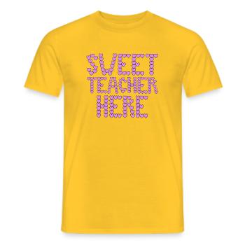 Süße Lehrerin hier Typografie - Männer T-Shirt - Gelb - Vorne - AI Model Male 178 dark (178cm)