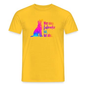 Wer einen Labrador hat hat alles! Hundeliebhaber - Männer T-Shirt - Gelb - Vorne - AI Model Male 178 dark (178cm)