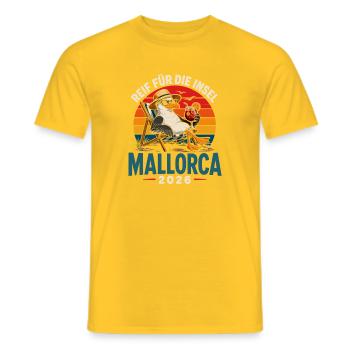 Mallorca 2026 Strandkorb Seemöwe - Männer T-Shirt - Gelb - Vorne - AI Model Male 178 dark (178cm)
