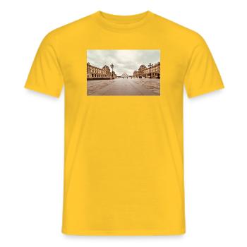 Pyramide du Louvre sur la place - T-shirt homme - jaune - Devant - AI Model Male 178 dark (178cm)