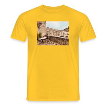 Vue en terrasses de la vieille ville - T-shirt homme - jaune - Devant - AI Model Male 178 dark (178cm)