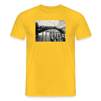Schwarz-weiße venezianische Brücke über das Wasser - Männer T-Shirt - Gelb - Vorne - AI Model Male 178 dark (178cm)