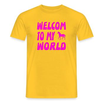 Pferde - Männer T-Shirt - Gelb - Vorne - AI Model Male 178 dark (178cm)