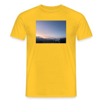 Dämmerungszauber am Wald - Men's T-Shirt - yellow - Front - AI Model Male 178 dark (178cm)