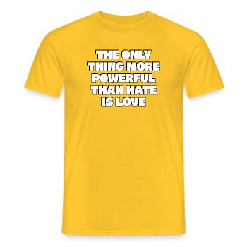 Amour avant la haine Typographie de citations audacieuses - T-shirt homme - jaune - Devant - AI Model Male 178 dark (178cm)