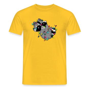 Snuggles der Waschbär und die Lichterkette - Männer T-Shirt - Gelb - Vorne - AI Model Male 178 dark (178cm)