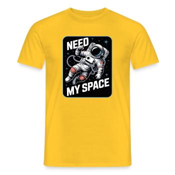 Need My Space Astronaut - Männer T-Shirt - Gelb - Vorne - AI Model Male 178 dark (178cm)