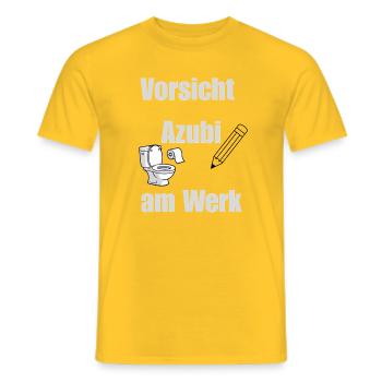 Vorsicht Azubi am Werk / Lustiges Azubi Design  - Männer T-Shirt - Gelb - Vorne - AI Model Male 178 dark (178cm)