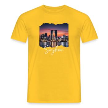 Suzhou Skyline Sunset Script - T-shirt homme - jaune - Devant - AI Model Male 178 dark (178cm)