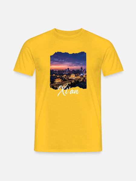 Xi'an Abendwelt an der Stadtmauer - Männer T-Shirt - Gelb