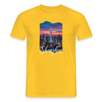 Shenzhen Skyline Abendlicht - Männer T-Shirt - Gelb - Vorne - AI Model Male 178 dark (178cm)