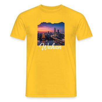 Wuhan Abendlicht Skyline - Männer T-Shirt - Gelb - Vorne - AI Model Male 178 dark (178cm)