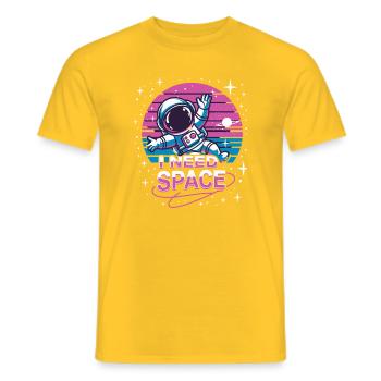 I Need Space Astronaut Design Universum - Männer T-Shirt - Gelb - Vorne - AI Model Male 178 dark (178cm)